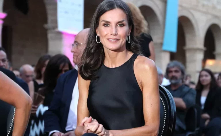 Detallan los mensajes íntimos de la reina Letizia con un director famoso