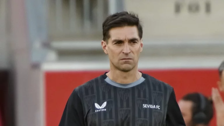 Diego Alonso sigue los pasos de Sampaoli y suelta trapos sucios del Sevilla FC