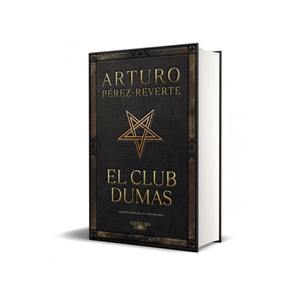 Los 5 libros de Arturo Pérez-Reverte ideales para disfrutar bajo el sol de verano 5 El club Dumas: Misterio y aventura literaria