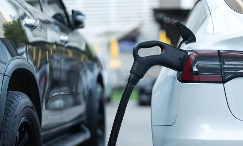 China en el epicentro de una batalla comercial por los vehículos eléctricos 1 El futuro de la movilidad eléctrica en juego: ¿quién liderará el mercado?