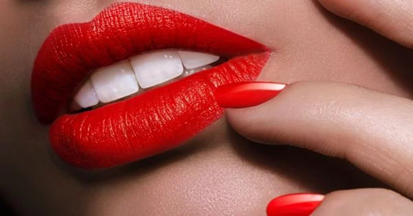 El impacto del pintalabios rojo en los hombres mito o realidad
