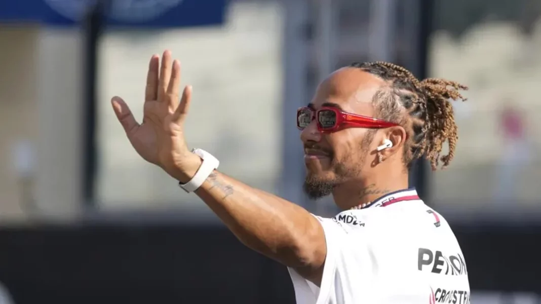 ¡Hamilton se pasa a MotoGP!