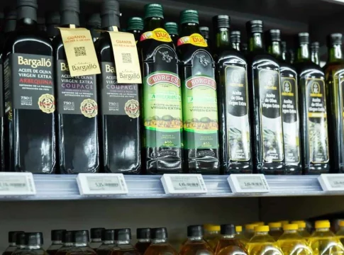 El precio del aceite de oliva apunta a una caída significativa después de años de fluctuaciones climáticas y geopolíticas El precio del aceite de oliva apunta a una caída significativa después de años de fluctuaciones climáticas y geopolíticas