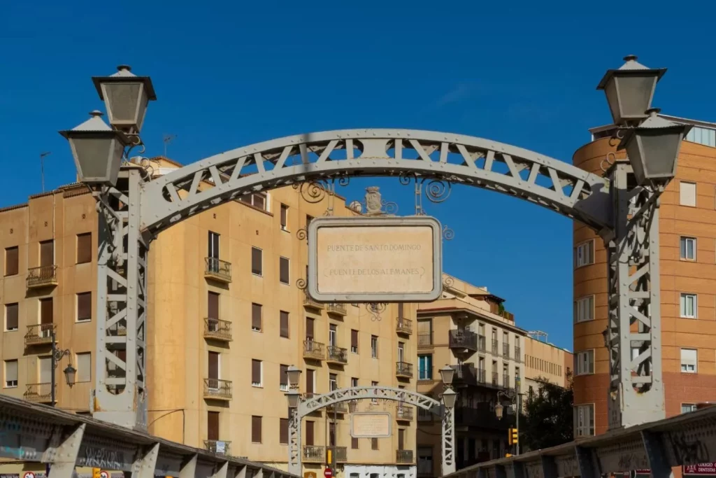 Las 4 curiosidades de Málaga de cara al verano 21 El puente de los alemanes: un símbolo de solidaridad