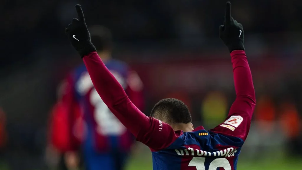 Vitor Roque tiene una oferta poderosa para salir del FC Barcelona 42 El rol de Hansi Flick y la evaluación de Vitor Roque