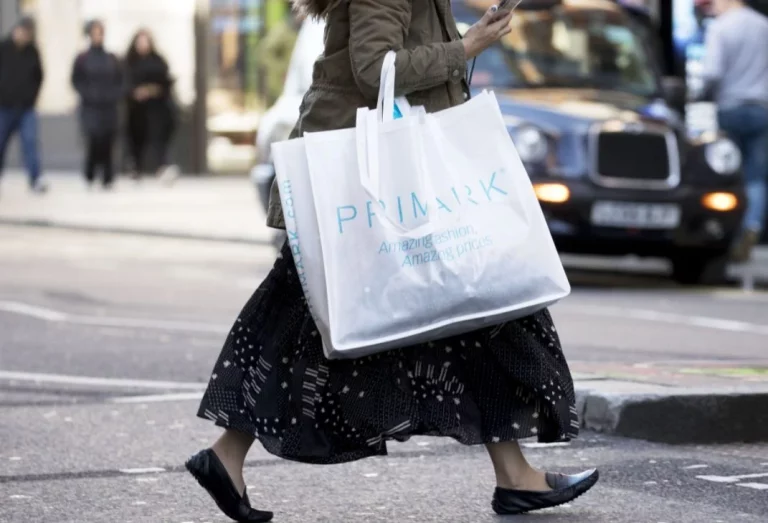 El vestido más sofisticado y otras 8 prendas de Primark cómodas, elegantes y económicas