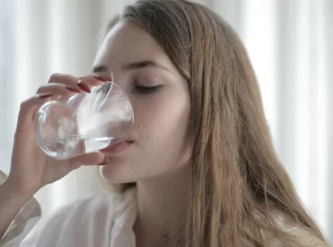 La mejor agua del grifo de España: la OCU revela qué ciudad se lleva el primer puesto y por qué marca la diferencia La mejor agua del grifo de España: la OCU revela qué ciudad se lleva el primer puesto y por qué marca la diferencia