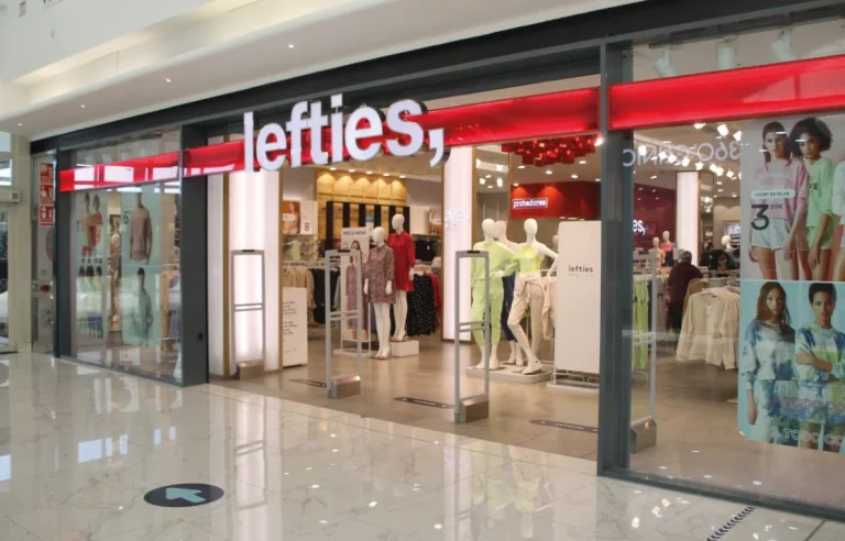 Estos pantalones de Lefties de 12 euros son como llevar vaqueros pero sin la incomodidad de los vaqueros