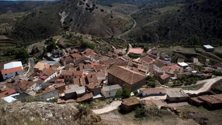 ¿Quieres ganar 2000 euros? Estos son los pueblos de Castilla y León que te pagan por vivir en ellos