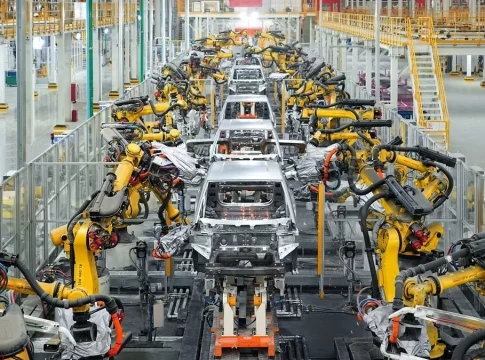 Análisis de la OCU: ¿Por qué los coches chinos obtienen altas calificaciones en comparación con sus competidores europeos? Europa castiga a los coches eléctricos chinos con la imposición de nuevos aranceles