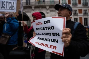 Los casos en los que el casero puede exigir al inquilino un pago por dejar el piso antes de tiempo