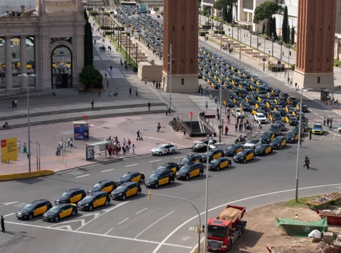 Los taxis han presentado una lista de quejas que incluye los problemas de las tarifas congeladas hace años