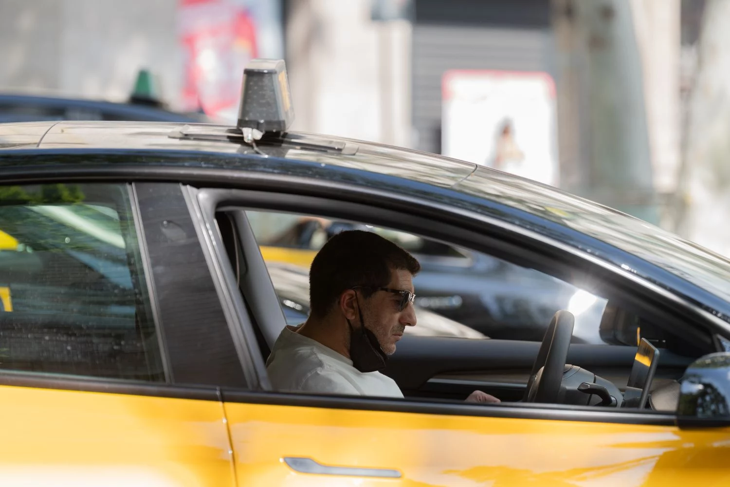 Los taxistas de Barcelona señalan a los seguros por sus precios insostenibles