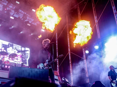 Dos horas y media aprovechó Green Day para interpretar sus dos discos más importantes
