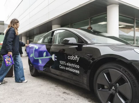 El acuerdo firmado entre las patronales y SLT en Madrid no ha servido para que Uber y Cabify escapen de la ira de los otros sindicatos