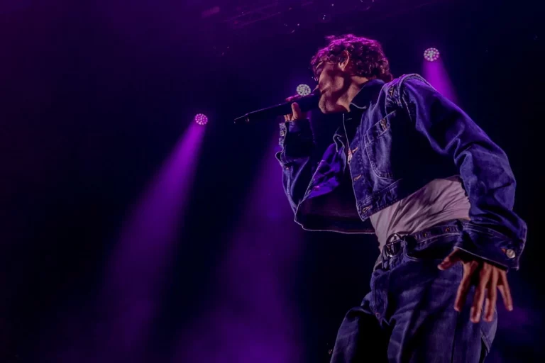 Sen Senra en noches del Botánico: El futuro del pop bajo la lluvia