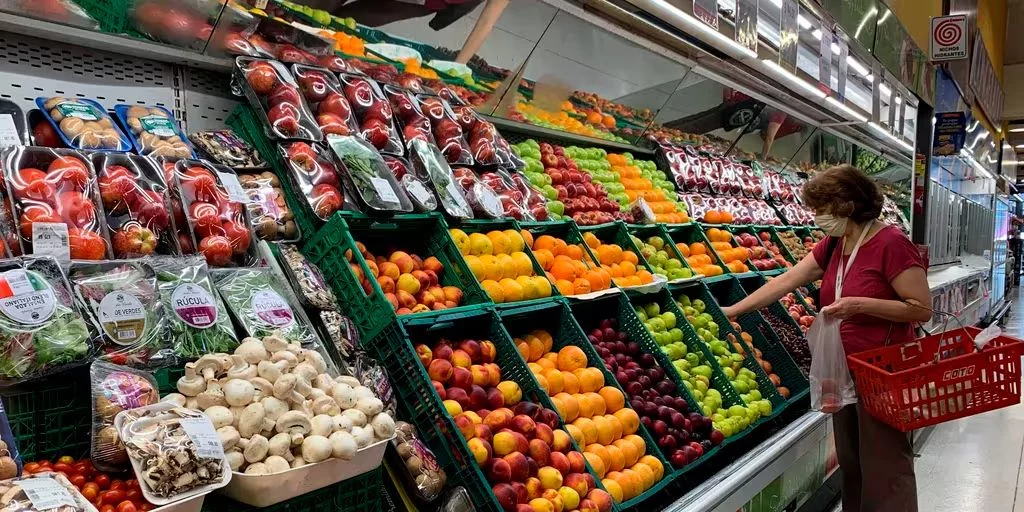 Fresas, naranjas y manzanas golden al alza en grandes supermercados