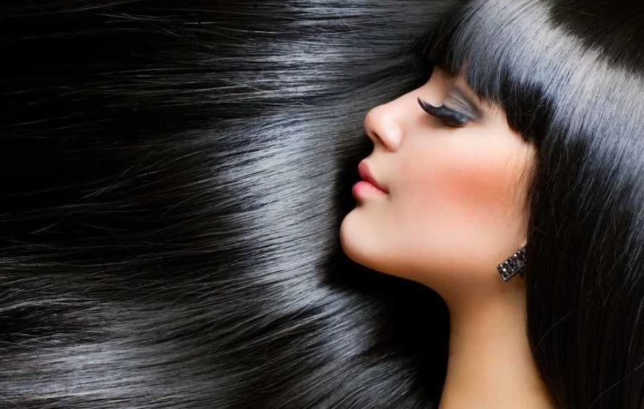 Poner sal en el champú: una curiosa práctica que se hace viral y que te sorprenderá