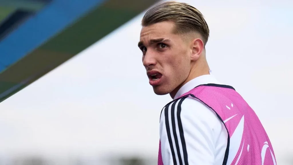 Iker Bravo dice adiós al Real Madrid