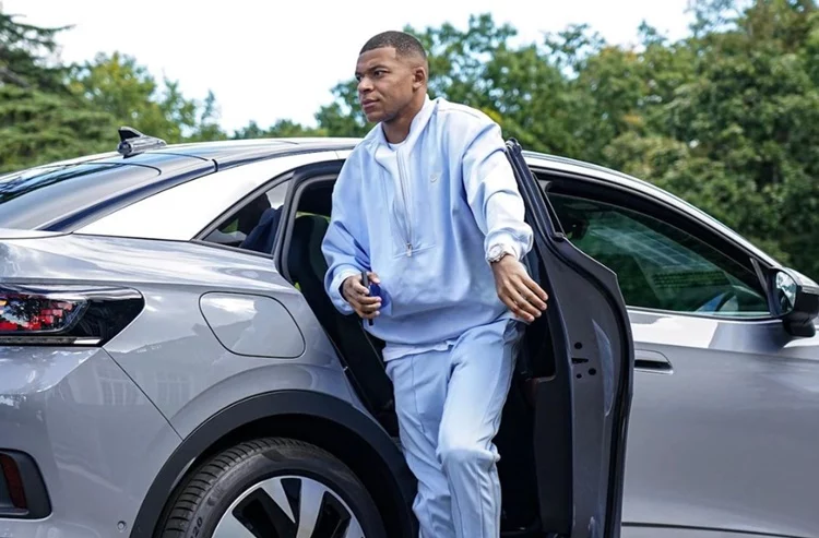 Kylian Mbappé no tiene carnet de conducir