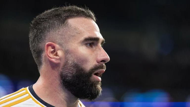 Dani Carvajal es un quebradero de cabeza para el Real Madrid: negociación en marcha