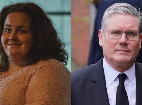 La mujer que inspiró 'Mi reno de peluche' también acosó a Keir Starmer, actual líder del Partido Laborista británico Netflix está en problemas multimillonarios por 'Mi reno de peluche'