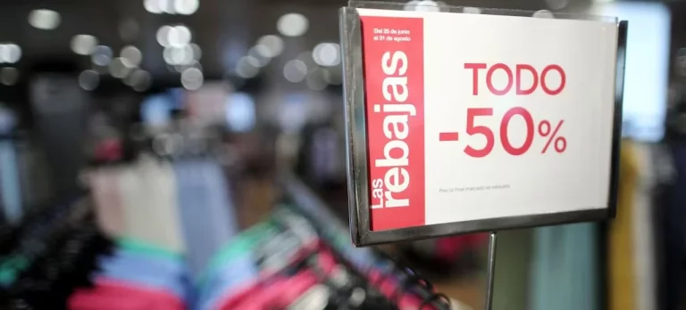 Las estrategias para evitar las rebajas ficticias en verano