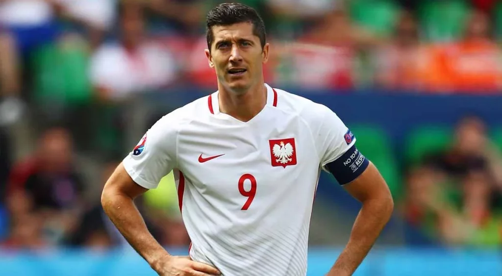 La enfermería del Barça se llena: Lewandowski, séptima baja 1 Lewandowski lesionado Barça Fuente: Selección Polaca de Fútbol