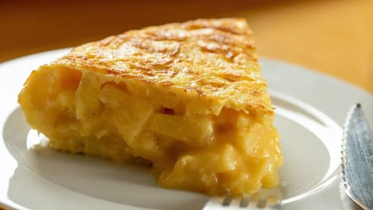 Lleva tu tortilla de patata al siguiente nivel aplicando este truco de la abuela en la cocina