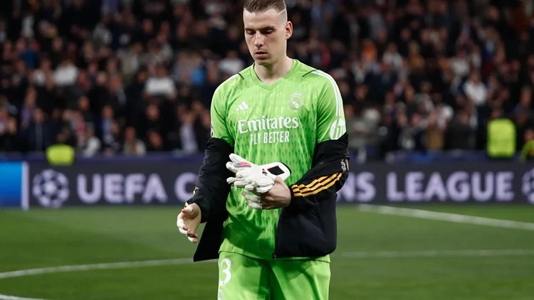 Lunin pregunta al Atlético el plan con Oblak