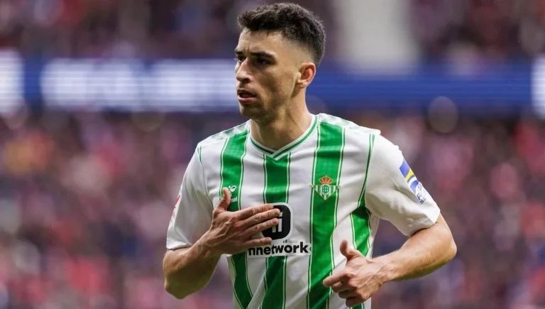 Marc Roca: El Betis le hace el lío al Leeds United