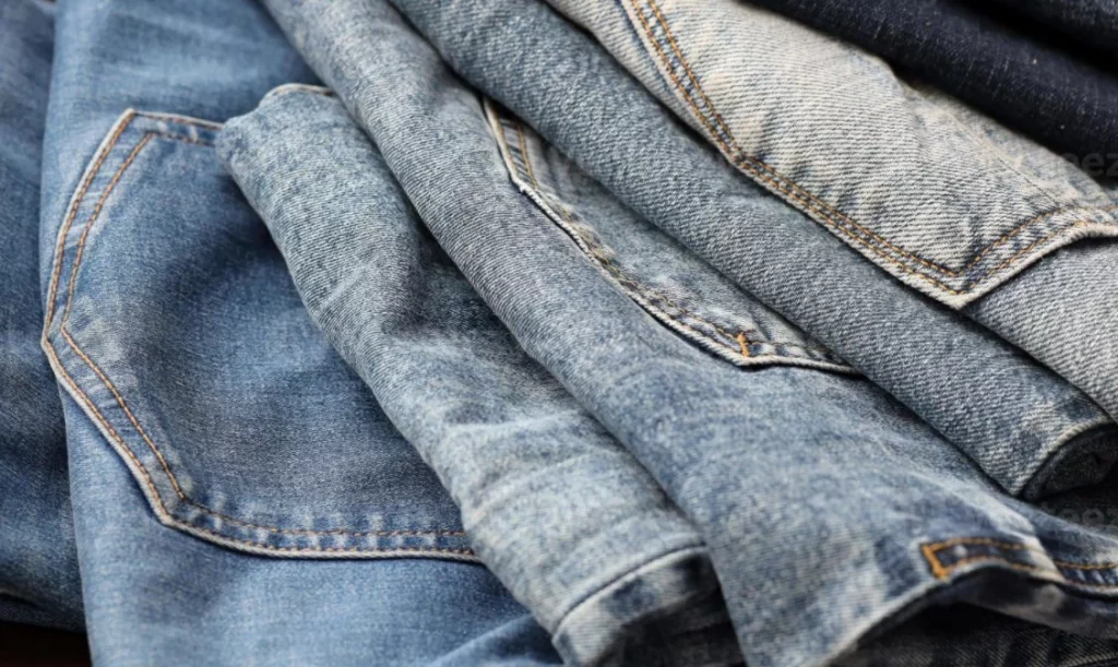 Estos pantalones de Lefties de 12 euros son como llevar vaqueros pero sin la incomodidad de los vaqueros