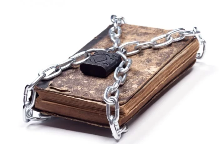 Obras literarias imprescindibles que desafiaron a la censura a lo largo de la historia