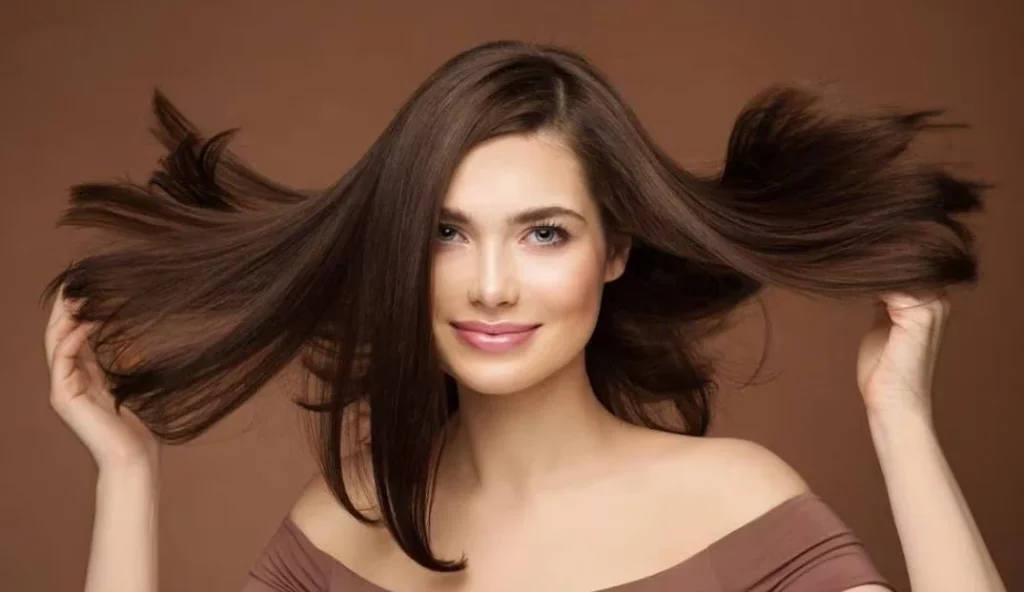 Poner sal en el champú: una curiosa práctica que se hace viral y que te sorprenderá