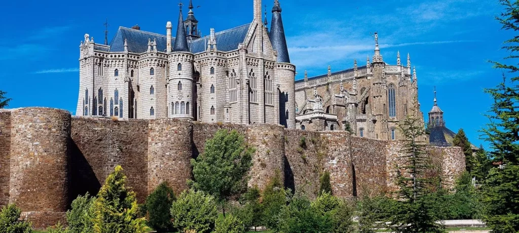 Descubre la obra desconocida de Gaudí en Castilla y León 52 Un viaje a León: Historia, cultura y arte