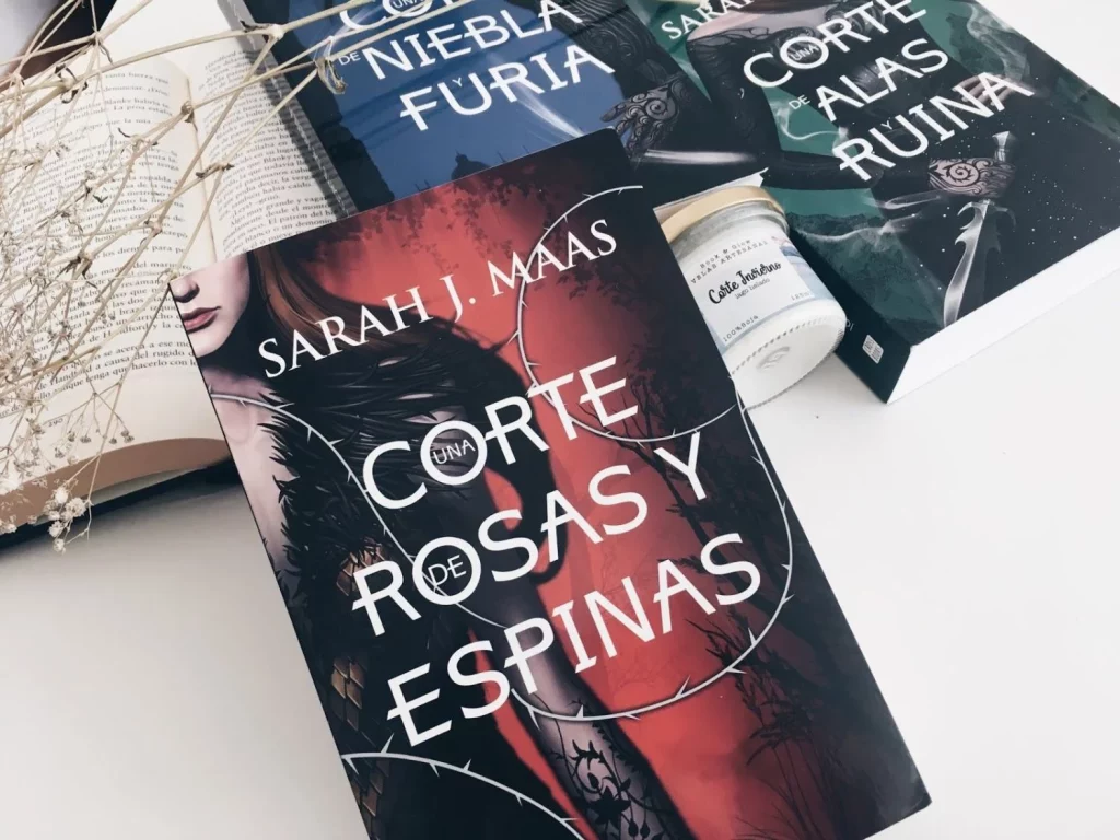 "Una corte de niebla y furia" de Sarah J. Maas: poder y pasión en la Corte de los Fae