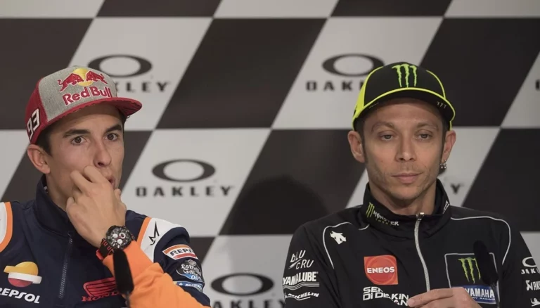 Valentino Rossi prosigue su acoso y derribo contra Marc Márquez