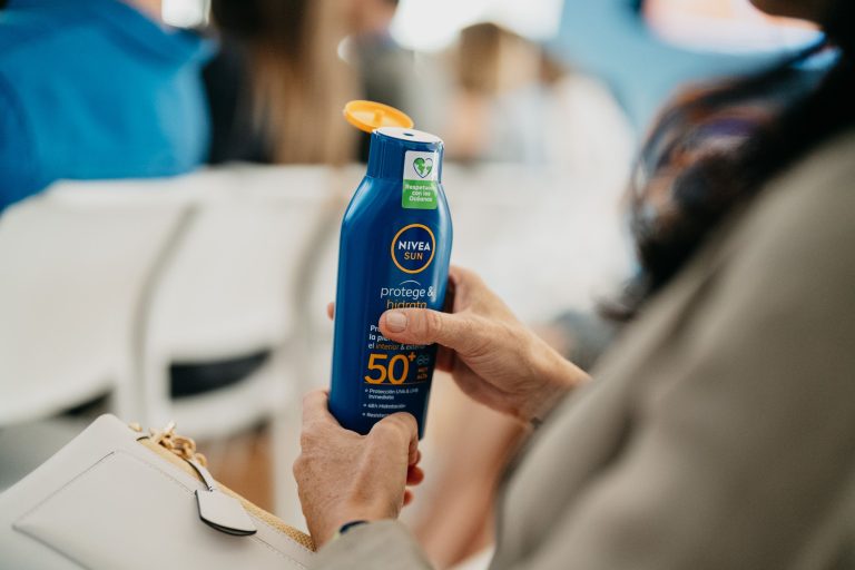 El 96% de los españoles considera indispensable proteger la piel del sol, según un estudio de NIVEA SUN