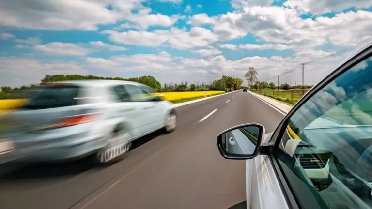 Prohibido adelantar con nieve en autopistas y autovías desde el 1 de octubre de 2026: así te afecta