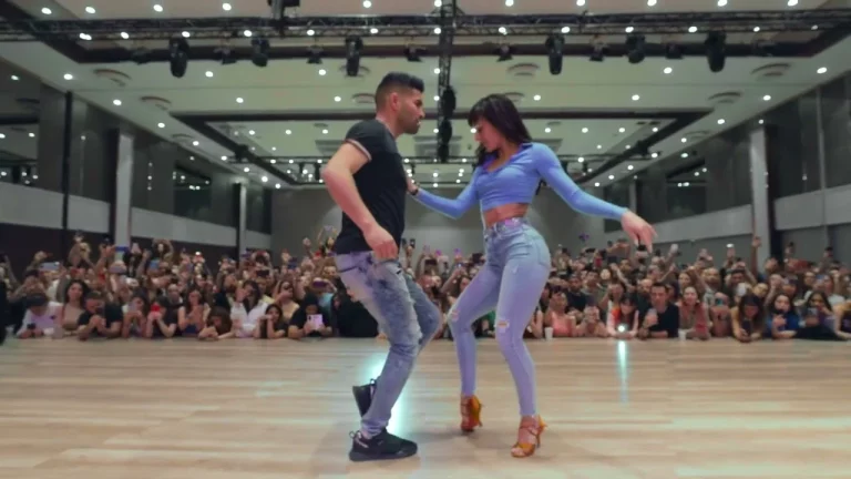 El TikTok que te enseña los 3 pasos fáciles para aprender a bailar bachata