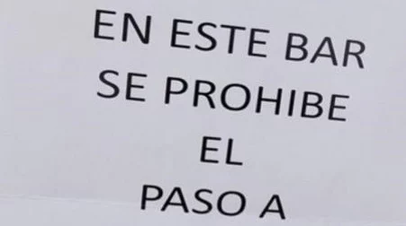 Un bar se gana el aplauso en Twitter por su cartel: 