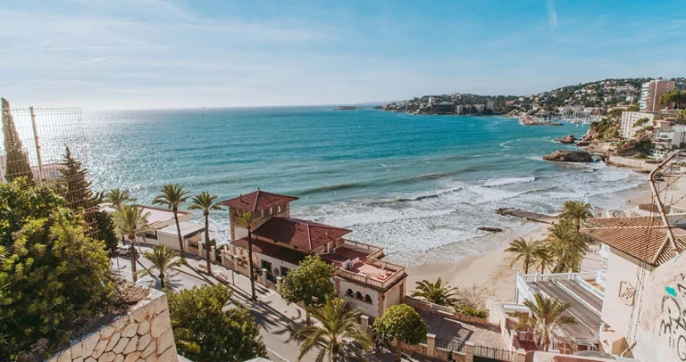 Explora Cala Mayor, el rincón escondido de Mallorca que te espera este verano