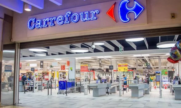 Carrefour sorprende con su ventilador portátil: refresca por 10 euros y no necesita instalación