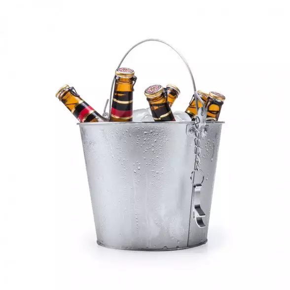 Los bares te manipulan con los cubos de cerveza para que pagues más y lo explican en TikTok