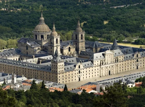 El túnel secreto del Escorial que unía el monasterio con el palacio real y que Felipe II recorría a oscuras El túnel secreto del Escorial que unía el monasterio con el palacio real y que Felipe II recorría a oscuras