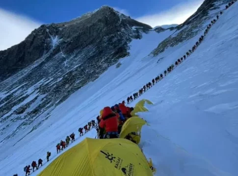 everest-video-viral-alpinistas Multitud en el Everest: el video viral que revela la masificación de alpinistas