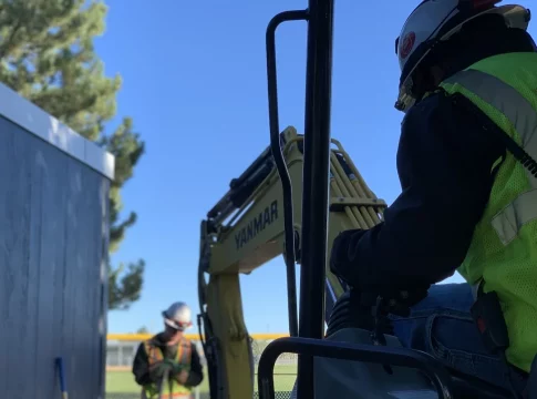 excabadora ¿Cuánto cuesta alquilar una mini excavadora por día?