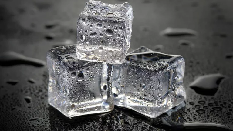Hielo que dura horas: descubre el truco para mantenerlo intacto