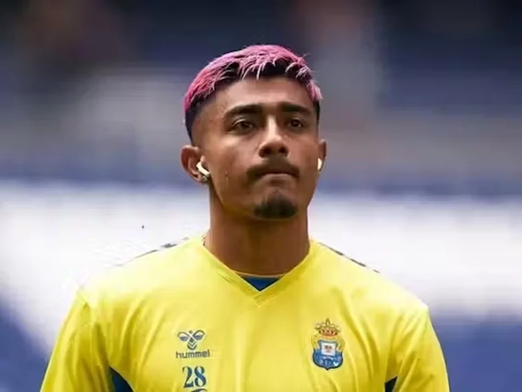 julian-araujo-fc-barcelona-hansi-flick