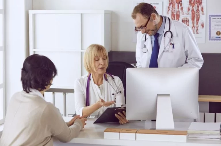 Una de cada dos organizaciones sanitarias utiliza la IA por la eficiencia interna, según un estudio de Minsait